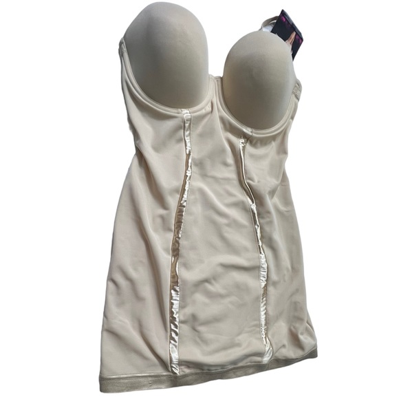 Maidemform built in bra ultra firm sculps Cools comfort fit